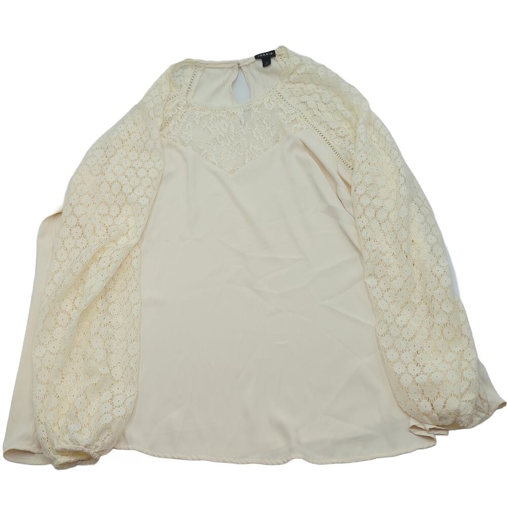 Torrid 1 Cream Lace Sleeve Blouse Keyhole Back